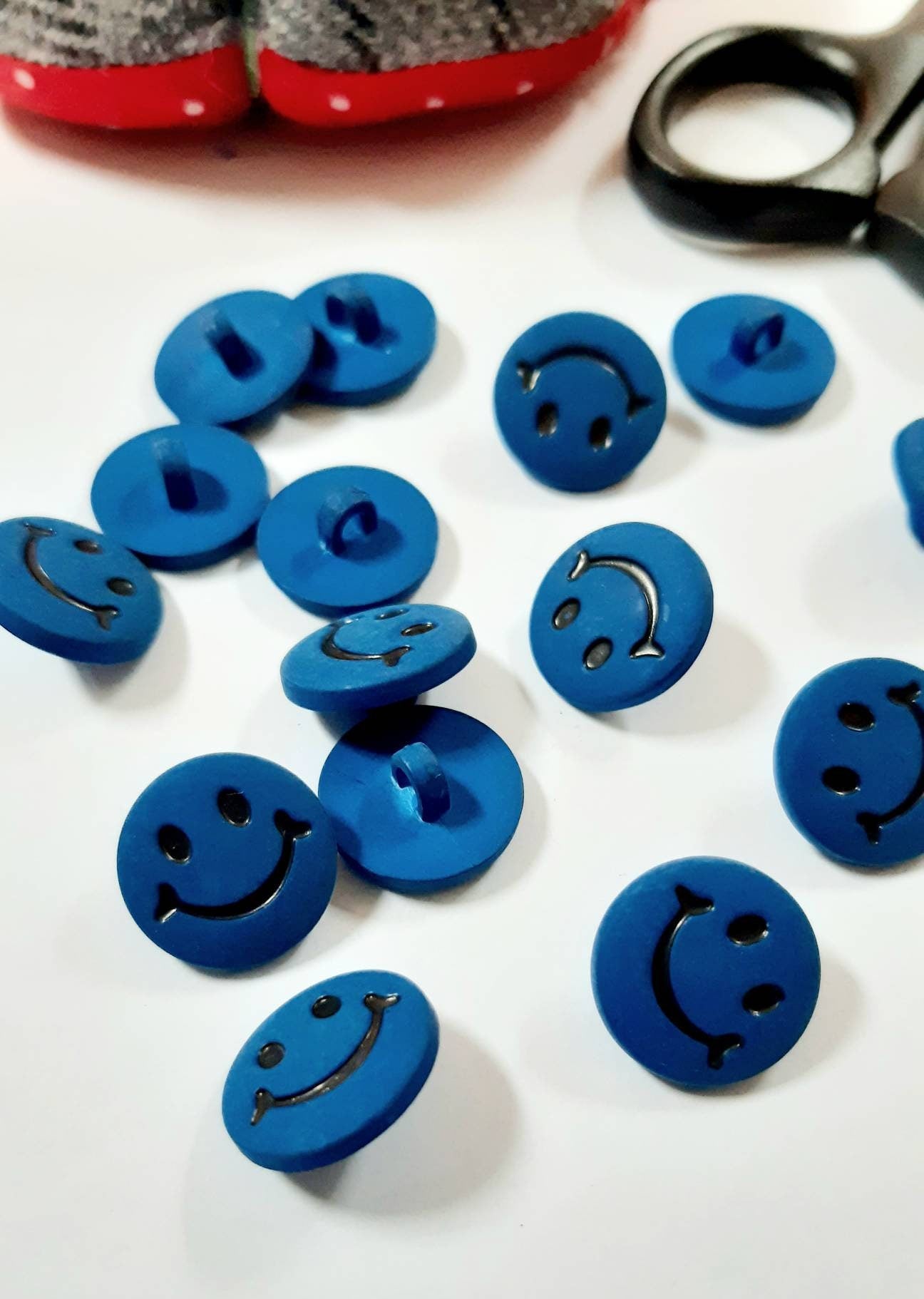 Smiley Face Buttons,blue smiley face buttons,blue shank buttons,novelty smiley buttons,15mm buttons,plastic buttons,impex smiley buttons x 8