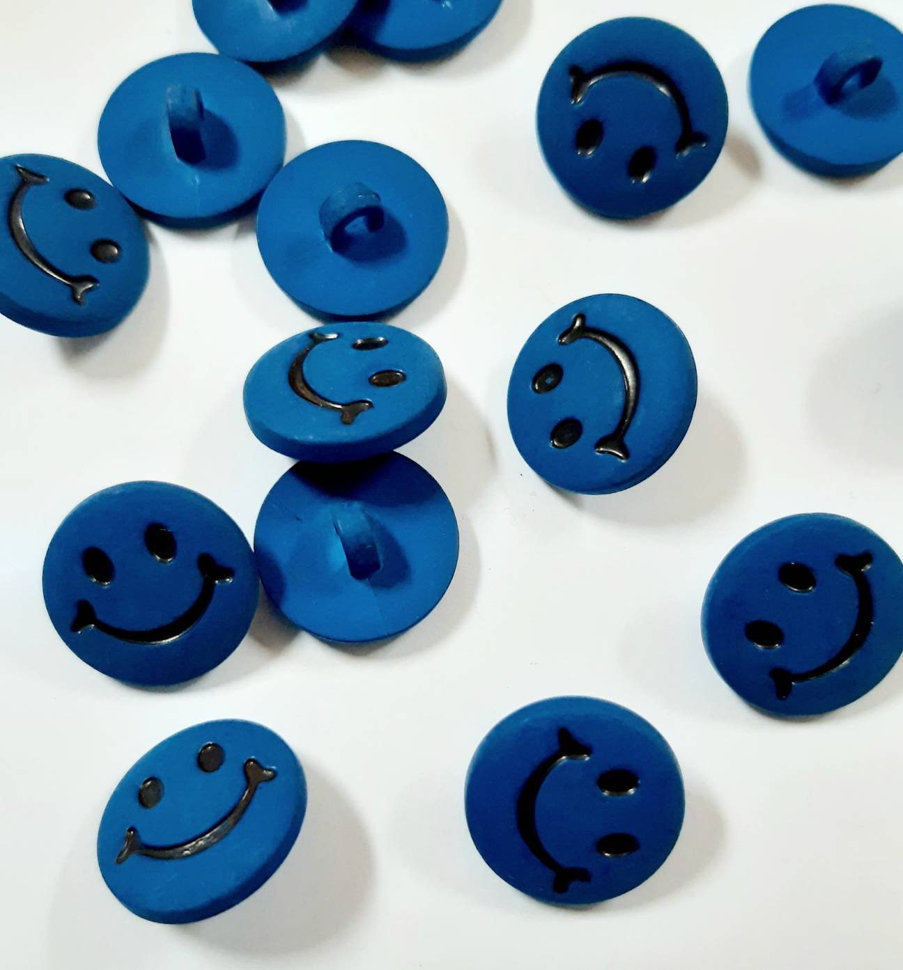 Smiley Face Buttons,blue smiley face buttons,blue shank buttons,novelty smiley buttons,15mm buttons,plastic buttons,impex smiley buttons x 8