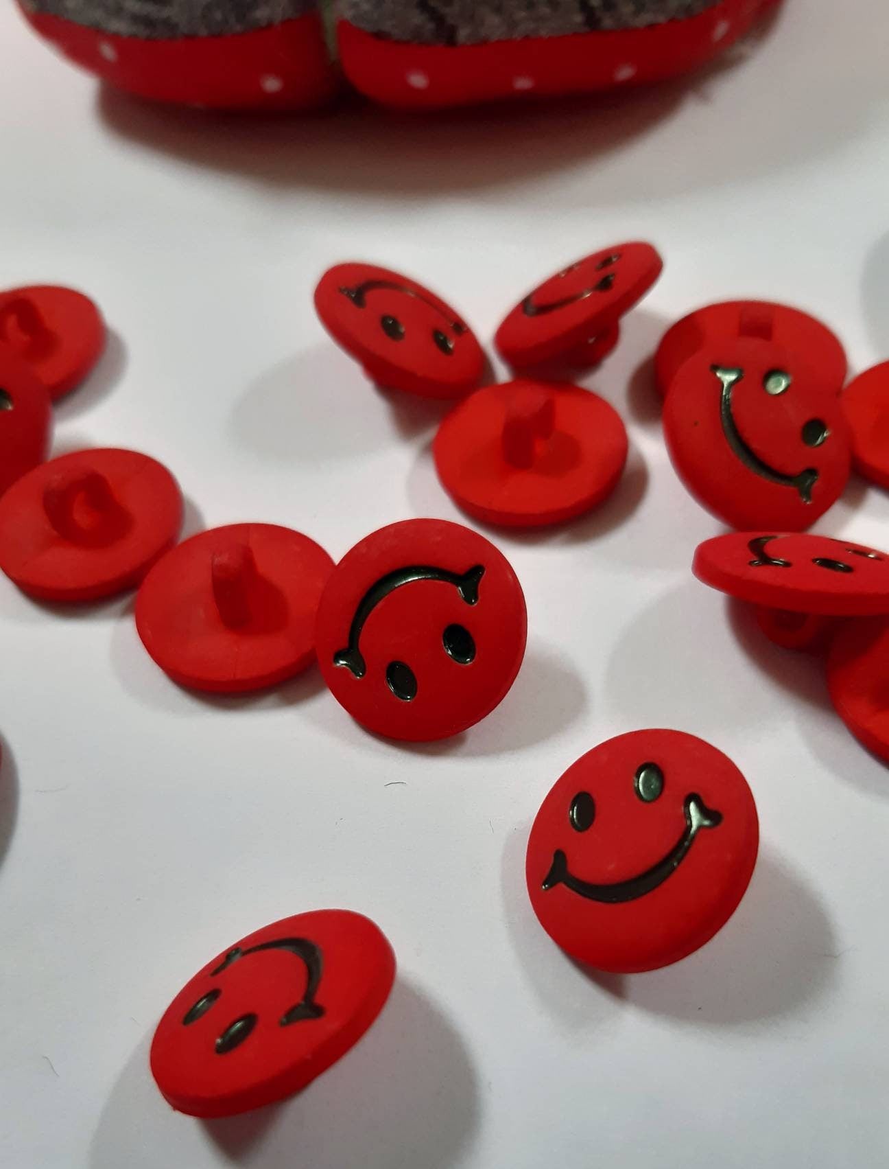 Smiley Face Buttons,red smiley face buttons,red shank buttons,novelty smiley buttons,15mm buttons,plastic buttons,impex smiley buttons x 8