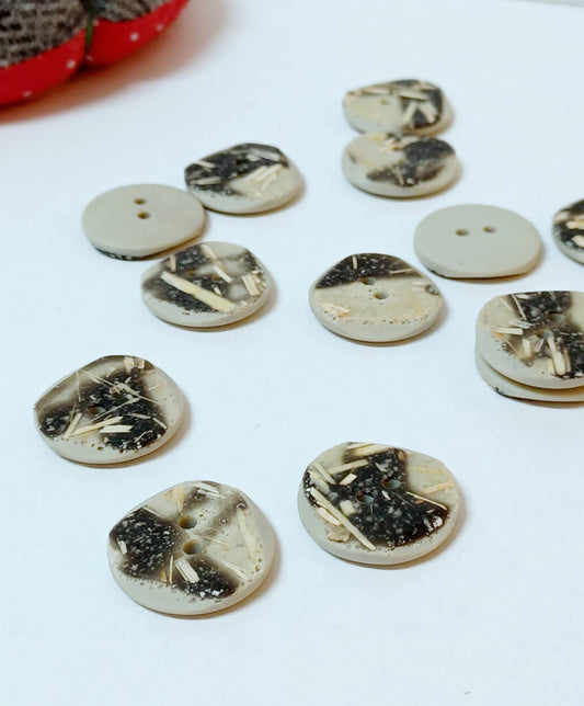 Rustic Grey Buttons,neutral colour buttons,pale grey 2 hole buttons,grey 2 hole buttons,20mm buttons,plastic buttons, grey buttons x 8