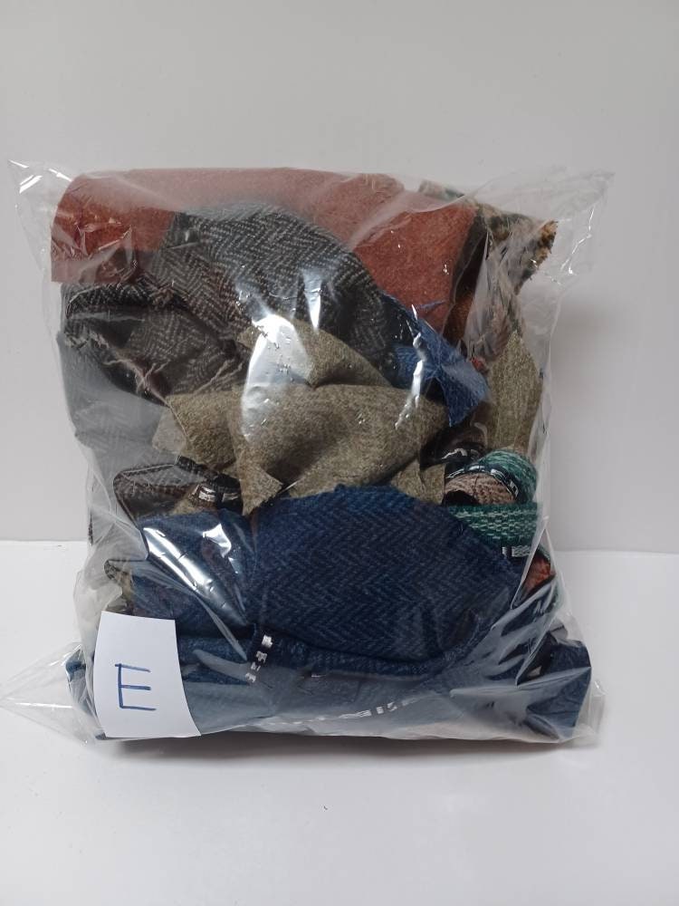 Tweed fabric scraps offcuts 100% wool 500g bag crafting patchwork collage quilting art projects kids craft wreath craft assorted colours